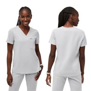 FIGS Catarina One-Pocket Scrub Top M, Cement Gray